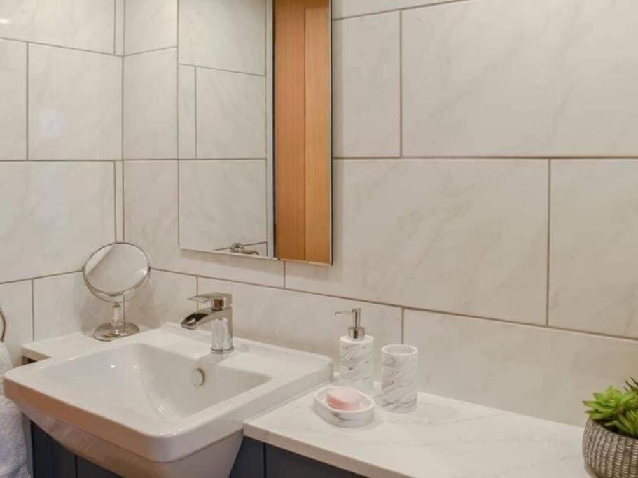 Cremlyn Lodge Бомарис Экстерьер фото
